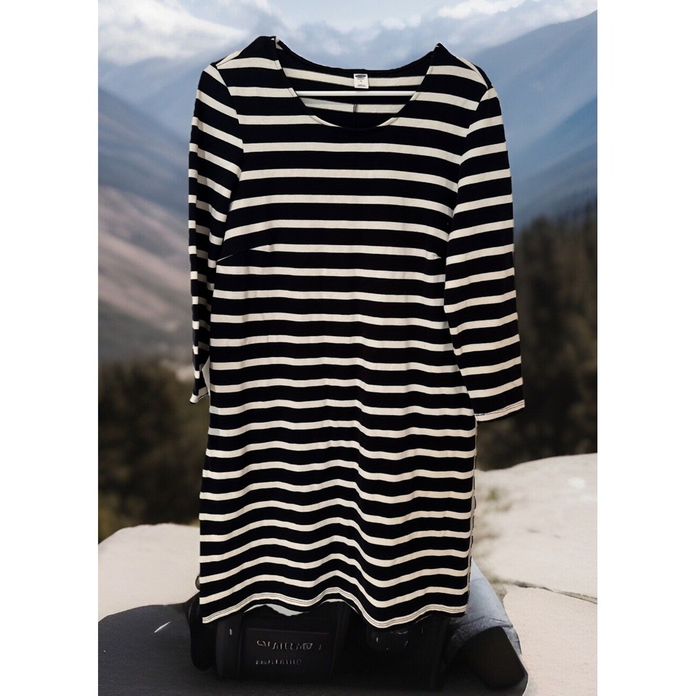 NWOT Women's Old navy striped sweat Dress - Size M